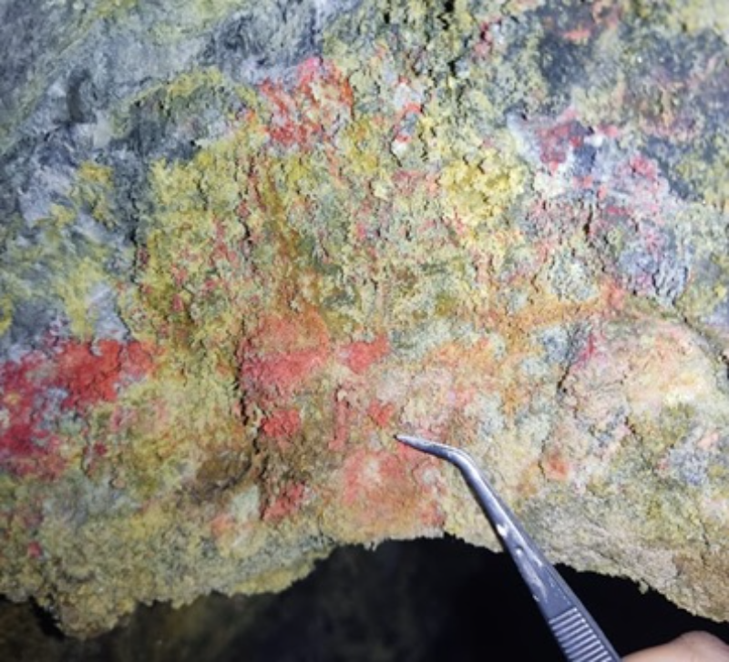 Toma de Muestras de Minerales Secundarios en el Parque Minero de Almadén