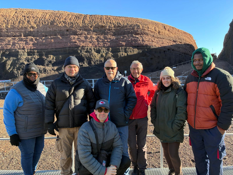 Visita del IGeA-UCLM a las explotaciones de puzolana del volcán Cerro Gordo