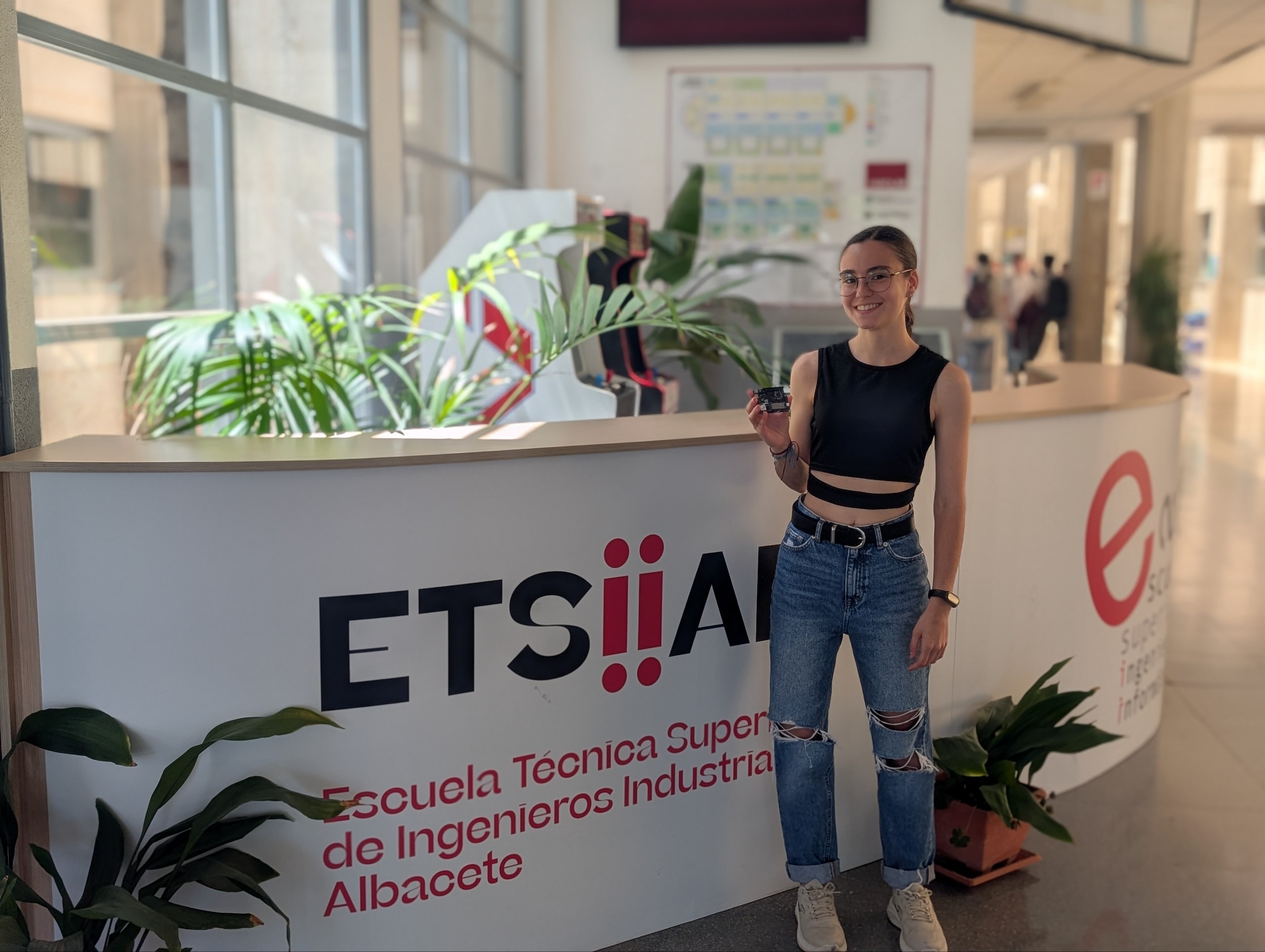 Nuestra estudiante, Luz Muñoz Alarcón, clasificada en la primera fase del concurso Invent the Future with Arduino UNO Q and App Lab