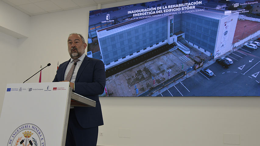 Inauguración de las obras de rehabilitación energética del edificio sede de la Escuela de Almadén.