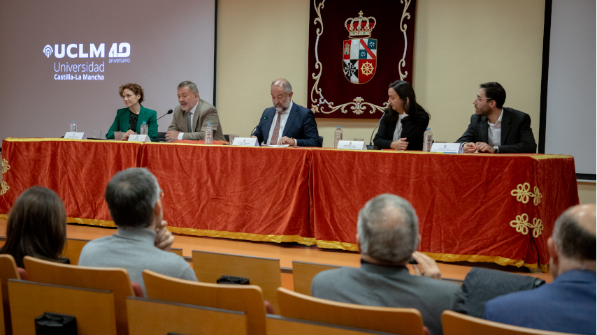 Cuarenta años construyendo universidad.