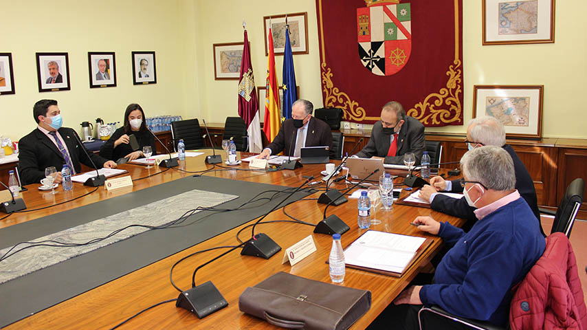 Imagen del pleno del Consejo Social, presidido por Félix Sanz Roldán