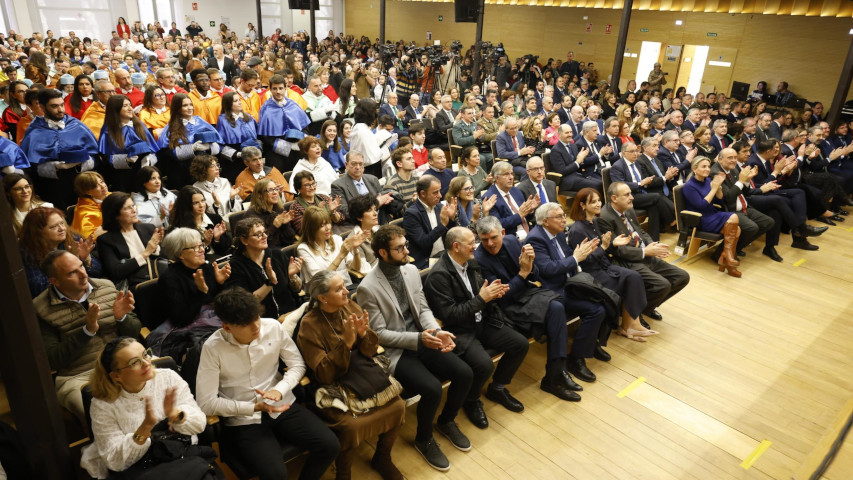 Panorámica del público asistente al acto de Santo Tomás