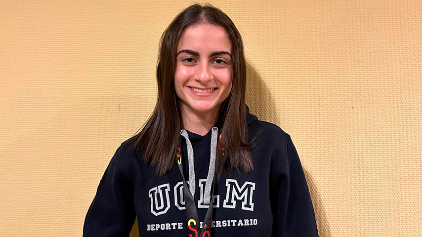 La estudiante de la UCLM Celia Reoyos, medalla de plata en el Campeonato de España Universitario de Halterofilia 2025.