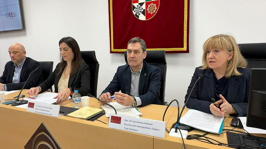 Entrega del VIII premio Lola Martínez