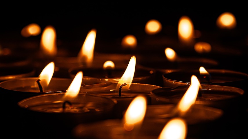 Velas e incienso, cuando el supuesto “bi